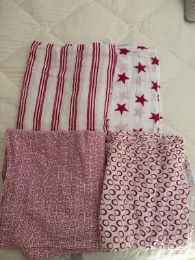 Set of 4 Red & White Patterned Muslin Swaddles